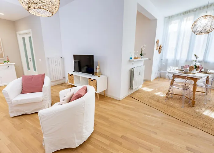 Noh Spacious Modern For 8 With 3 Bdr 2 Bathrooms Apartment